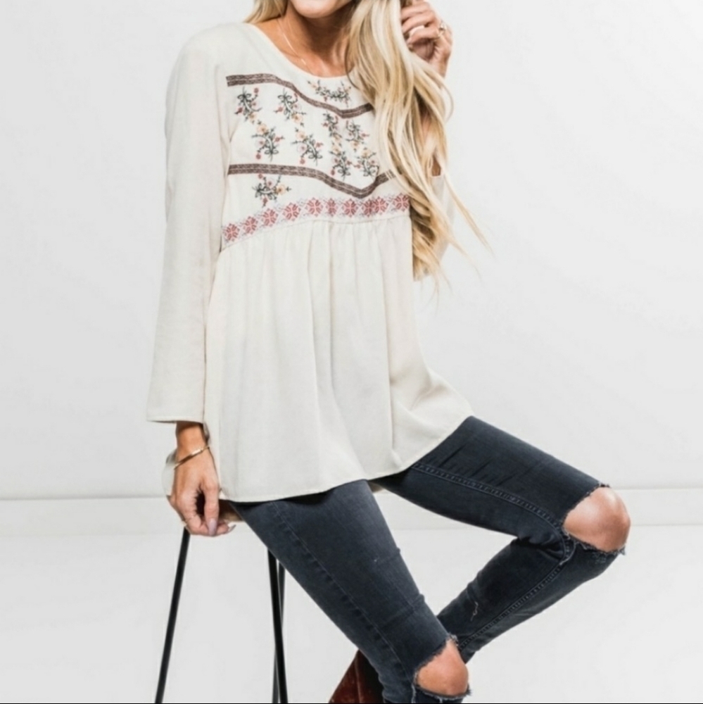 Stevie Hender Cream Boho Embroidered Blouse Size Small NWT
